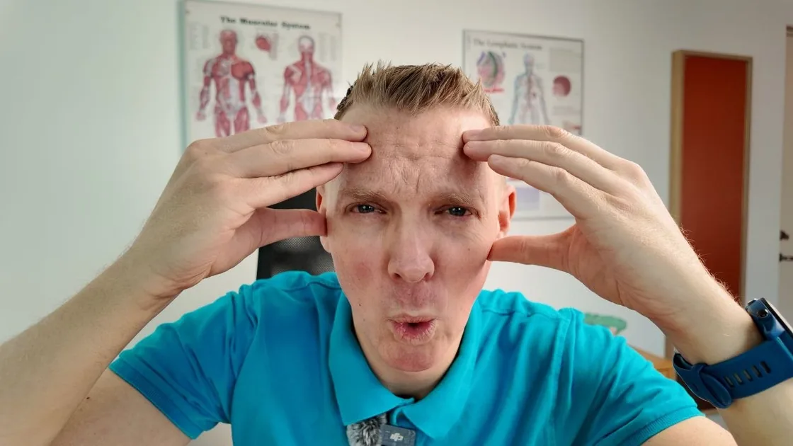 PainFreeU viser trykkpunkt ved tinningene ved hodepine fra nakken