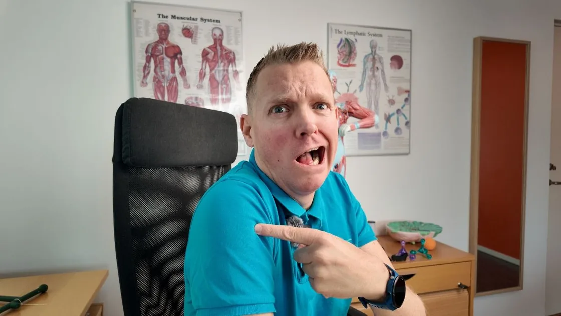 PainFreeU viser på skulderområdet som kan testes ved vondt i skulderen